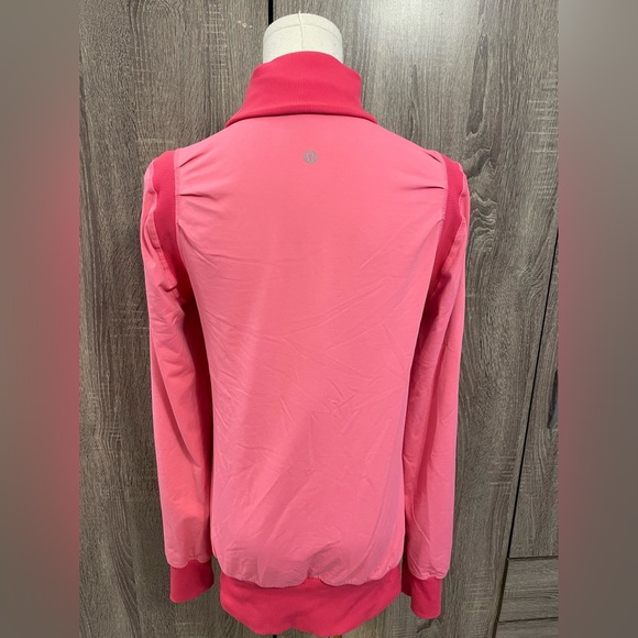 LULULEMON Pink & Floral Mesh Reversible Zip up Jacket. - Picture 5 of 10